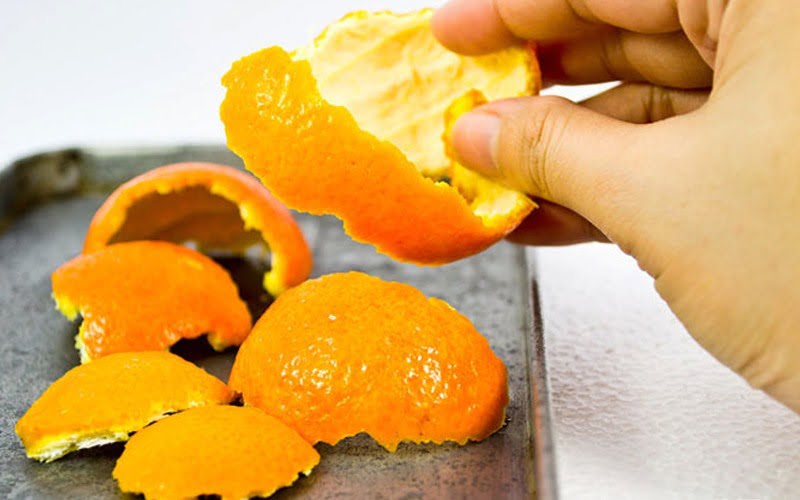 dùng vỏ quýt để hạn chế tình trạng say xe